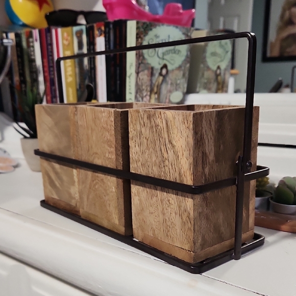 Wooden Organizer with Metal Frame - Picture 4 of 8